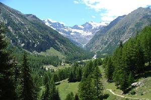 Xtrallusion offers characteristic Bed and Breakfast, B&B, Guest House, Hotel, Albergo and Country Lodge accommodation in Italy. Plus independent self-guided Walking, Adventure, Activity, Skiing and Paragliding Holiday itineraries on the Italian Rivieras, in the Italian Lakes, in the Italian Alps and in some of the most beautiful corners of Italy.